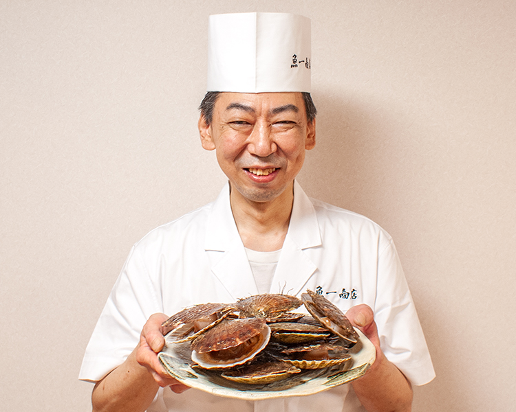 服部料理長オススメ：殻付き活ホタテ貝